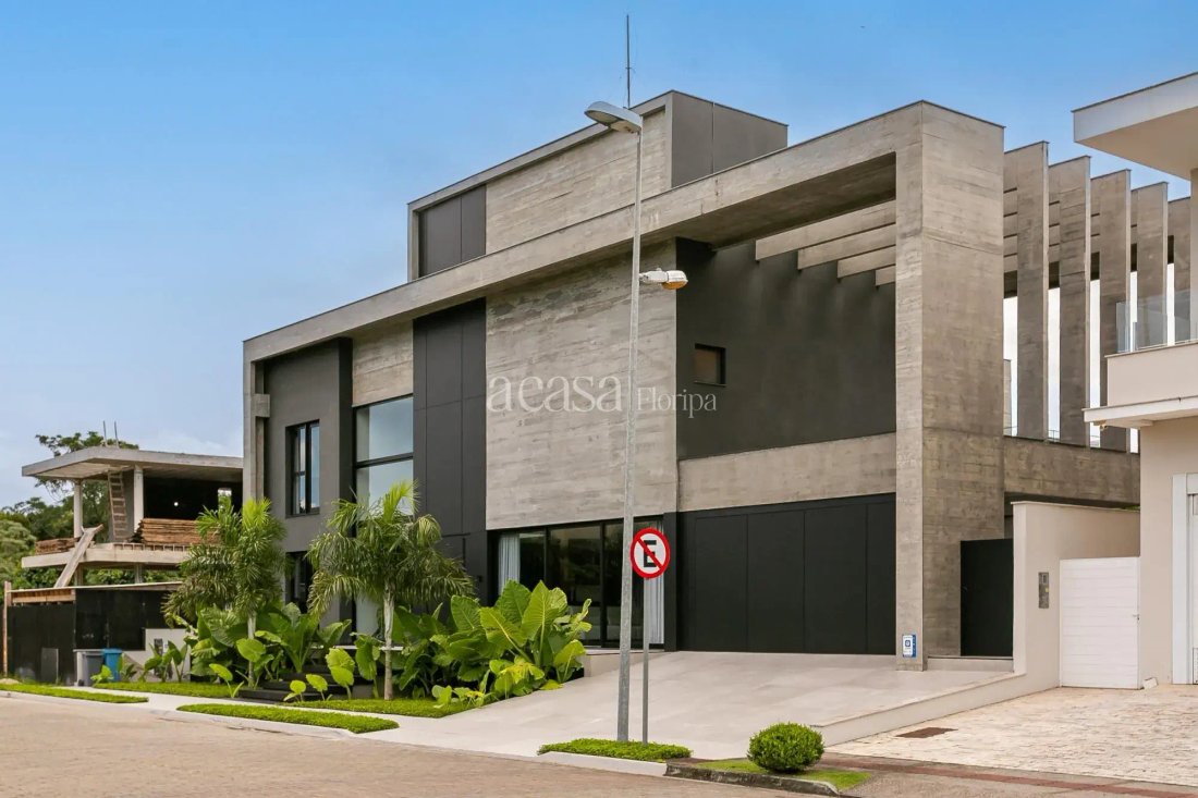 House in Florianópolis, State of Santa Catarina, Brazil 1 - 17986357