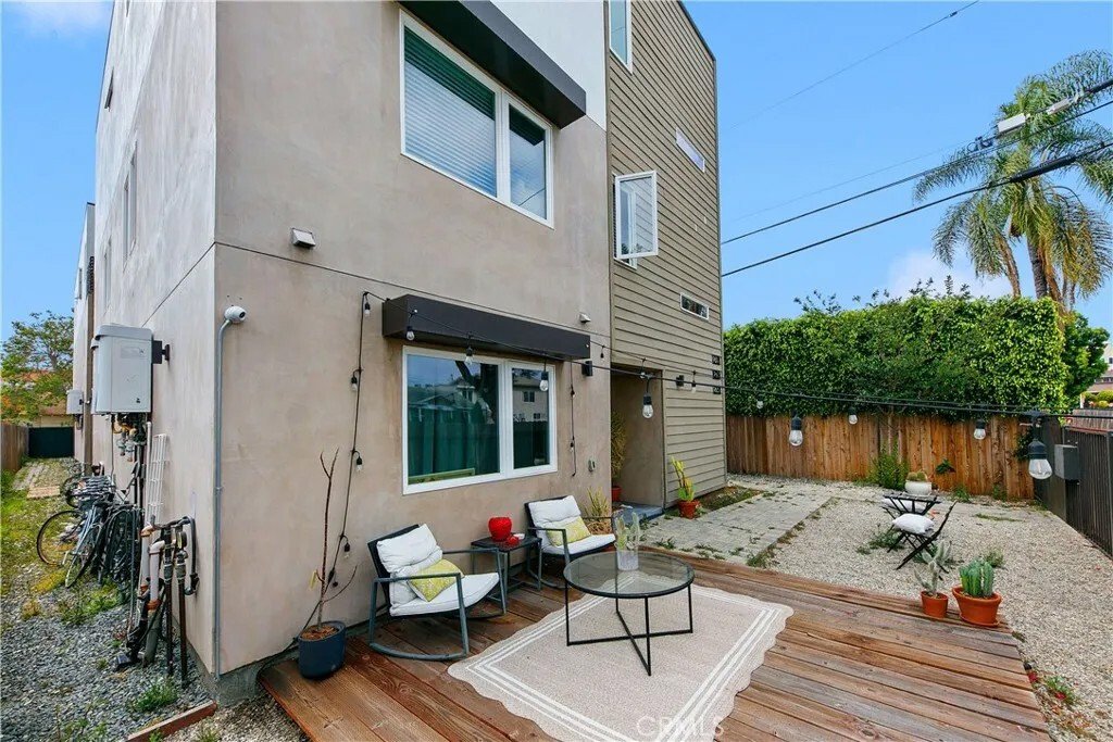 Los Angeles, California, United States 3 - 17985208