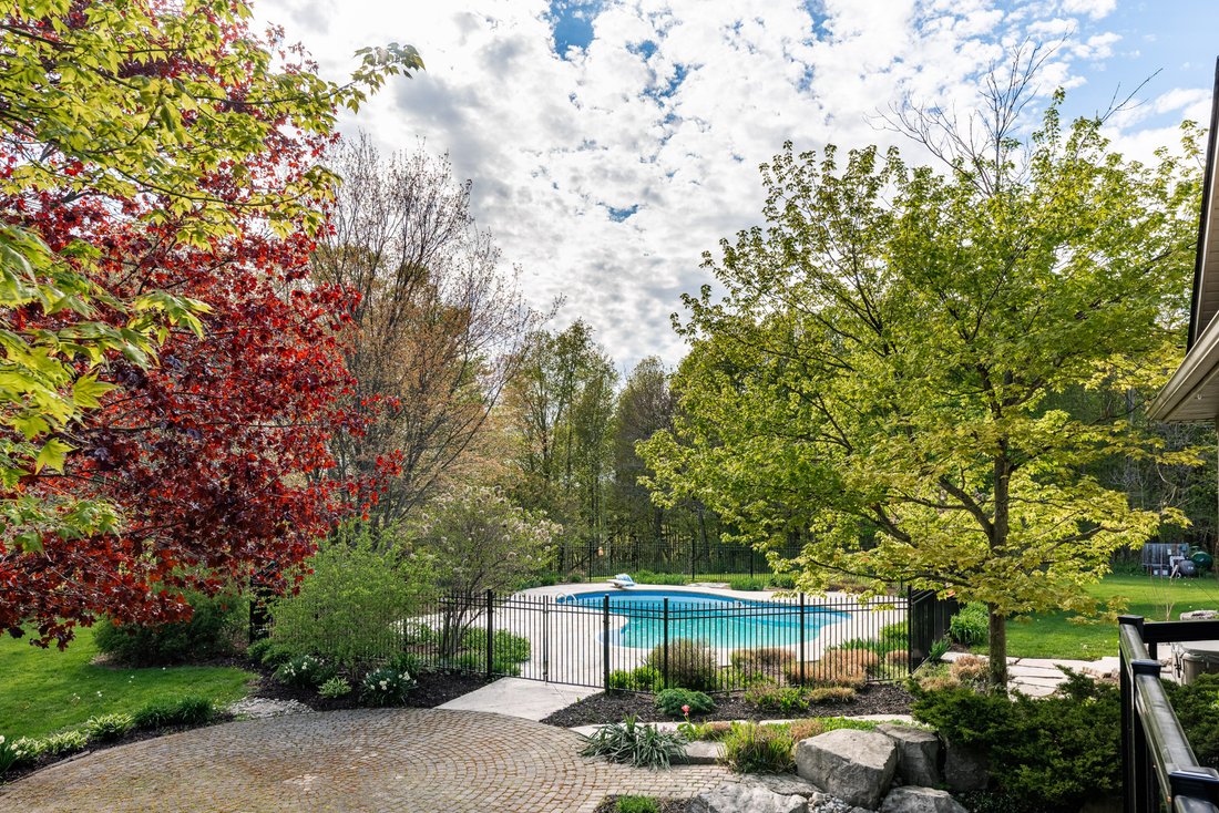 House in Burlington, Ontario, Canada 2 - 17986403