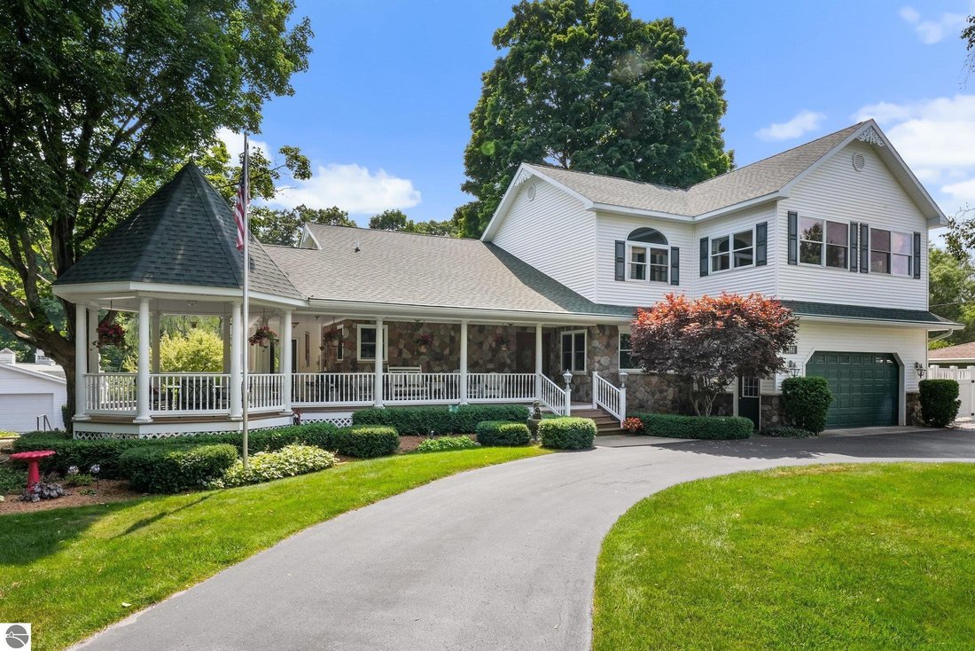 House in Traverse City, Michigan, United States 1 - 17990245