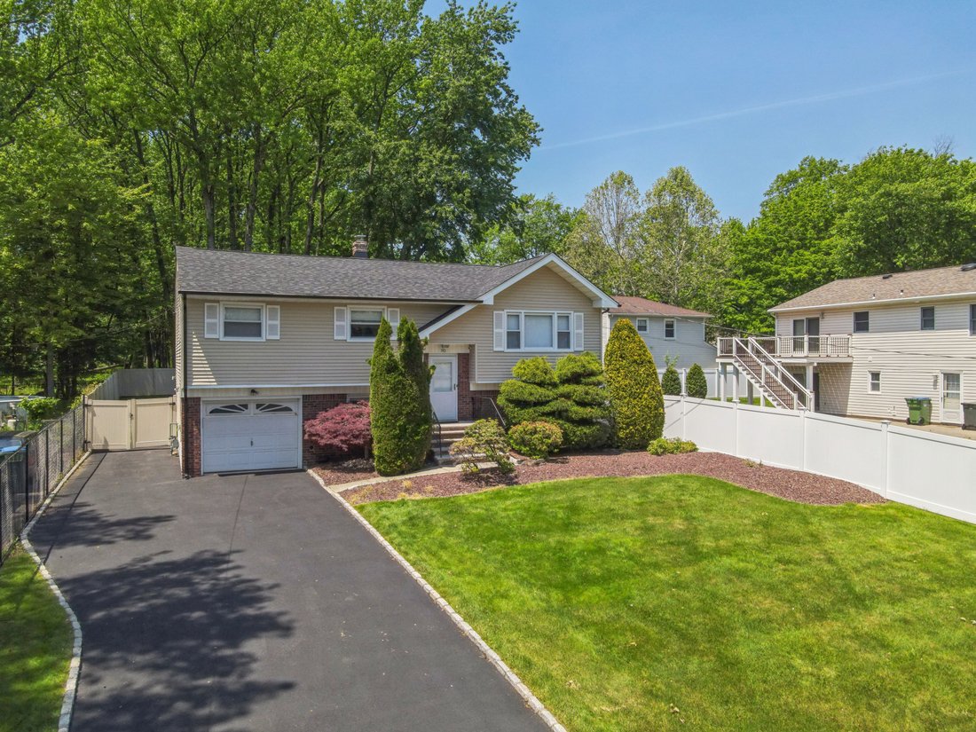House in Metuchen, New Jersey, United States 1 - 17985688