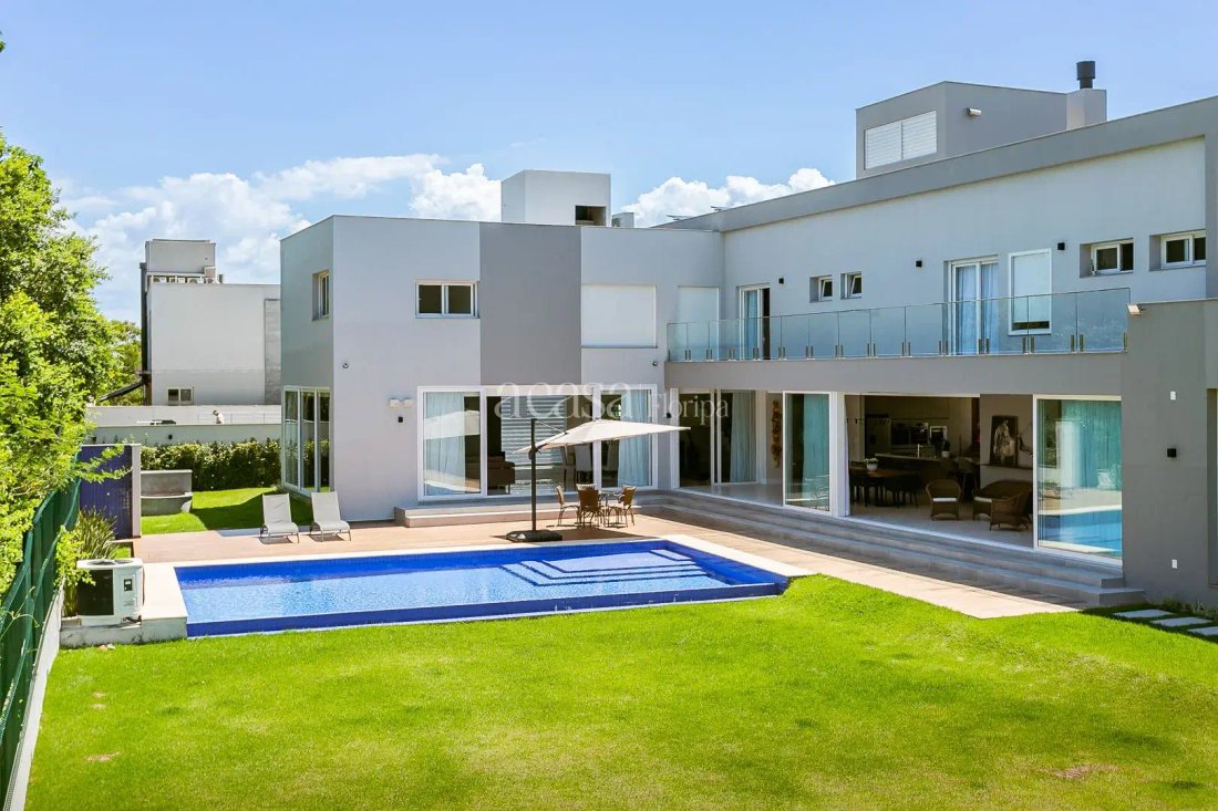Condo in Florianópolis, State of Santa Catarina, Brazil 2 - 17985907