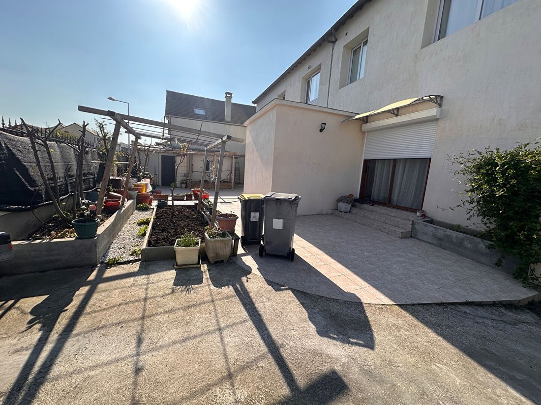 Villa in Centre, Nanterre, France 1 - 17986583