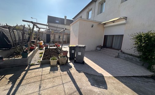 Villa in Centre, Nanterre, France 1