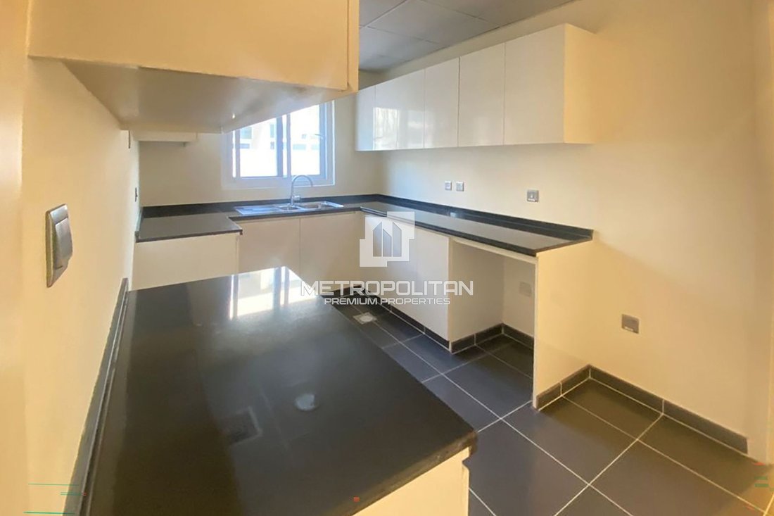 Townhouse in Damac Hills 2, Dubai, United Arab Emirates 3 - 17986382