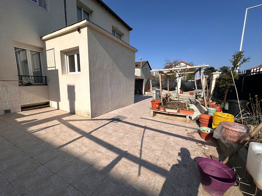 Villa in Centre, Nanterre, France 3 - 17986583