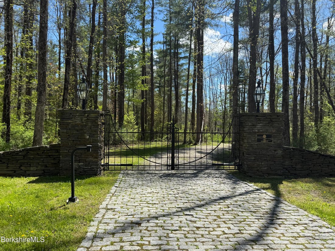 Land in Lenox, Massachusetts, United States 5 - 17990653