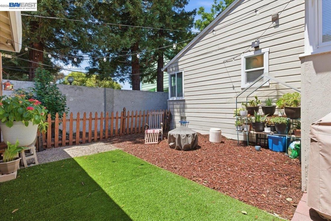 Hayward, California, United States 4 - 17989064
