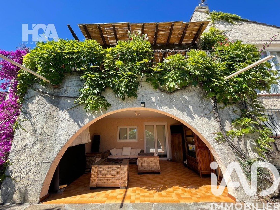 Le Lavandou, Provence-Alpes-Côte d'Azur, France 2 - 17992537