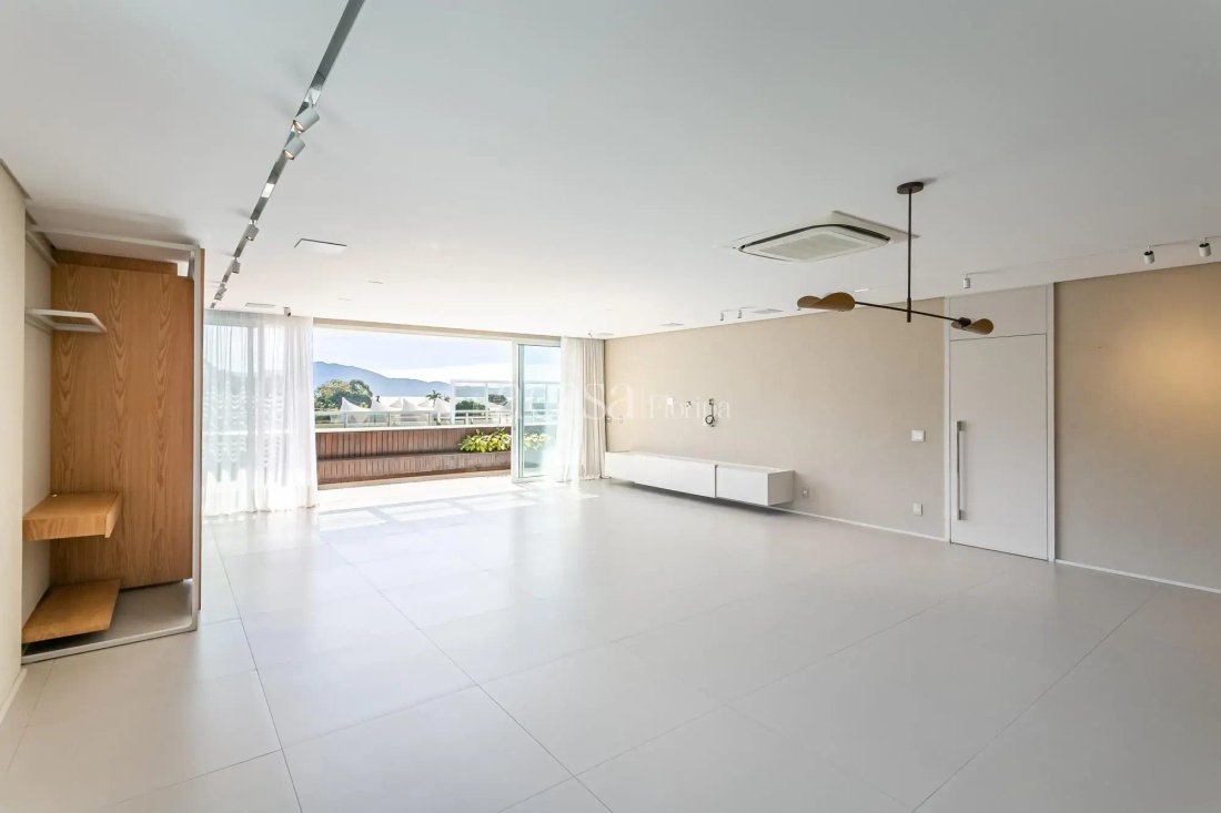 House in Florianópolis, State of Santa Catarina, Brazil 4 - 17986852