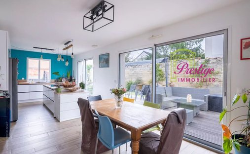 House in Nord Ouest, Le Mesnil-le-Roi, France 1
