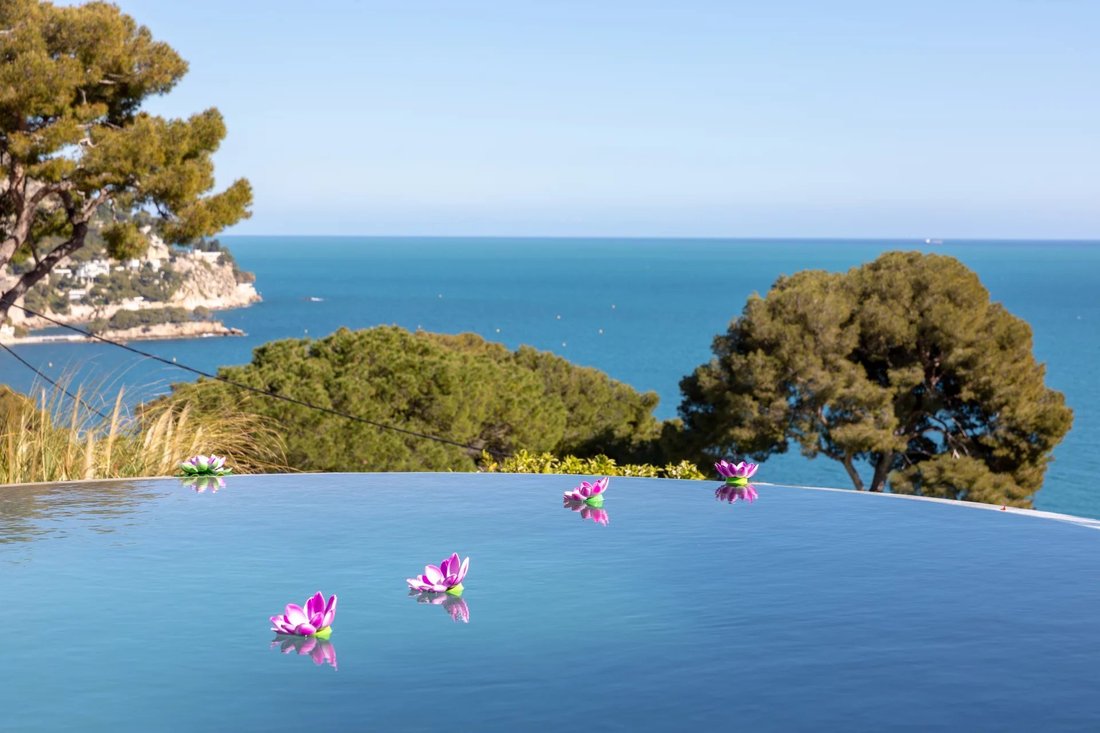 Villa in Èze, Provence-Alpes-Côte d'Azur, France 1 - 17984357