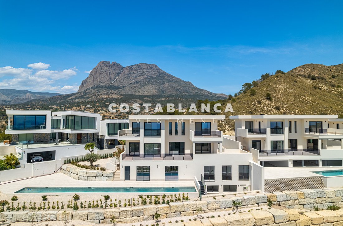 Villa in Finestrat, Valencian Community, Spain 1 - 17984712