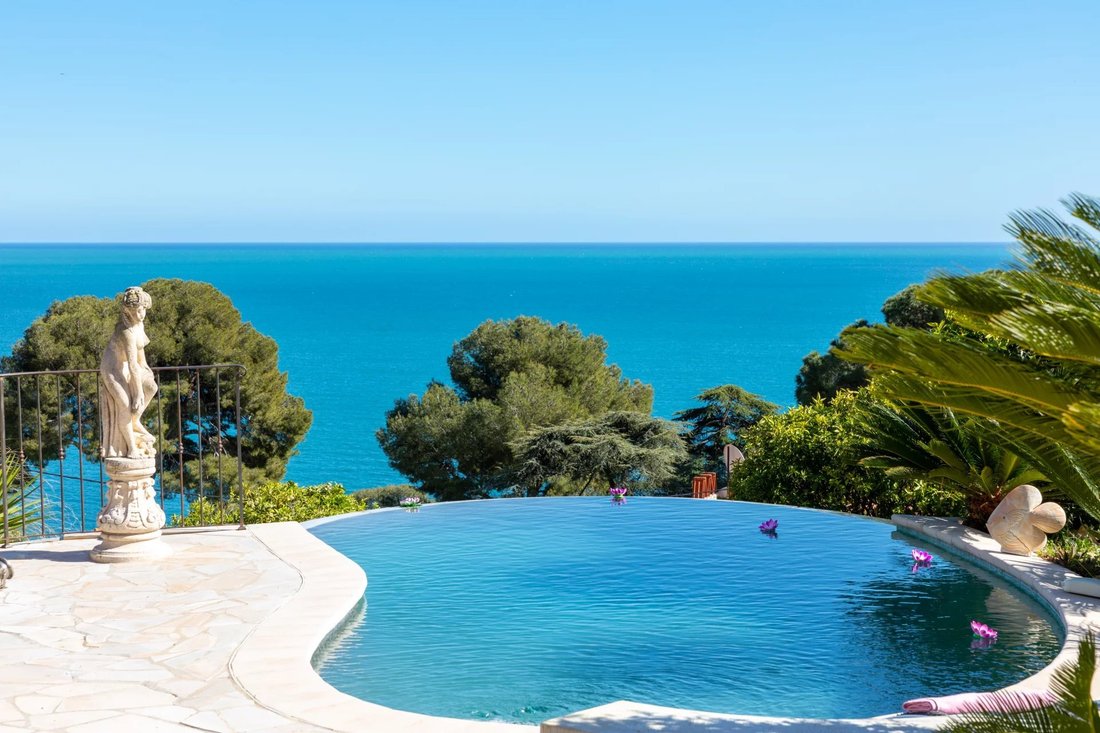 Villa en Èze, Provenza-Alpes-Costa Azul, Francia 1 - 17984357