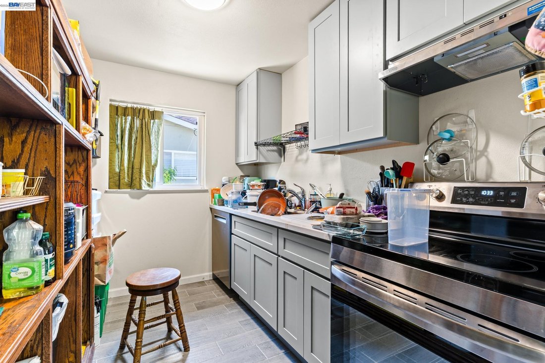 Hayward, California, United States 2 - 17975137