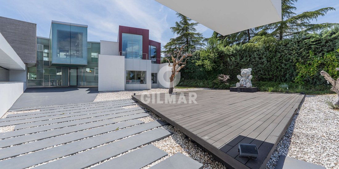 Villa in Tres Cantos, Comunidad de Madrid, Spain 1 - 17984631