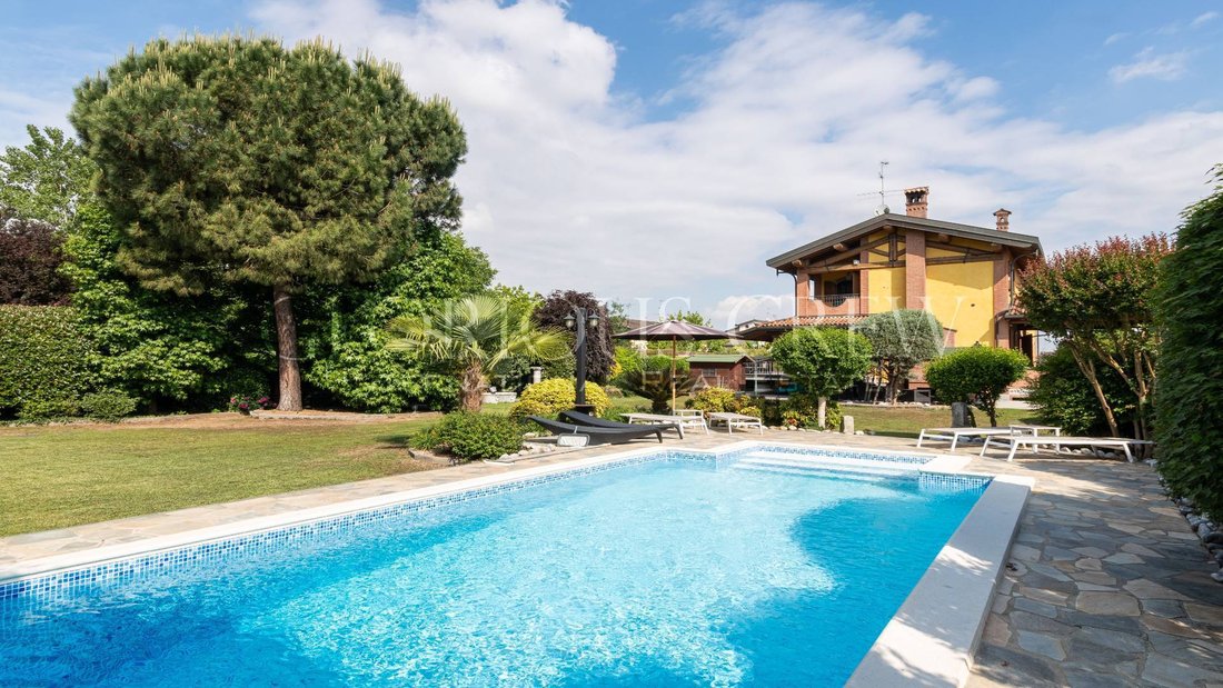 Villa in Borgarello, Lombardy, Italy 1 - 17990088