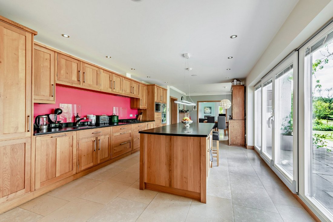 House in Surrey, England 2 - 17984573