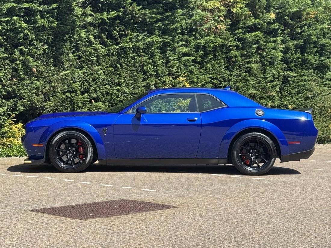 Coupe in Leatherhead, United Kingdom 5 - 17987939