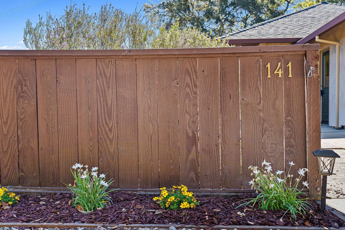 Scotts Valley, California, United States 5 - 17987110