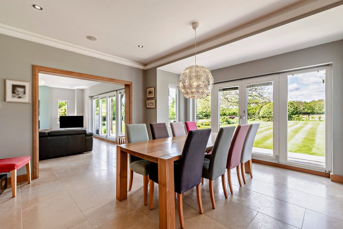 House in Surrey, England 4 - 17984573