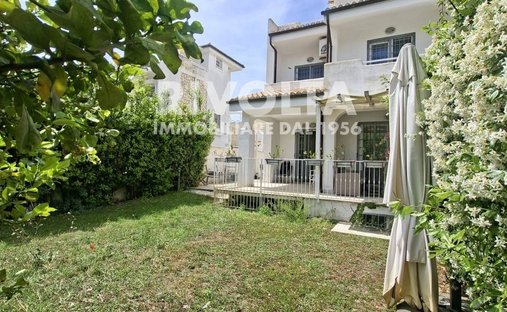 Villa a Fregene, Fiumicino, Lazio 1