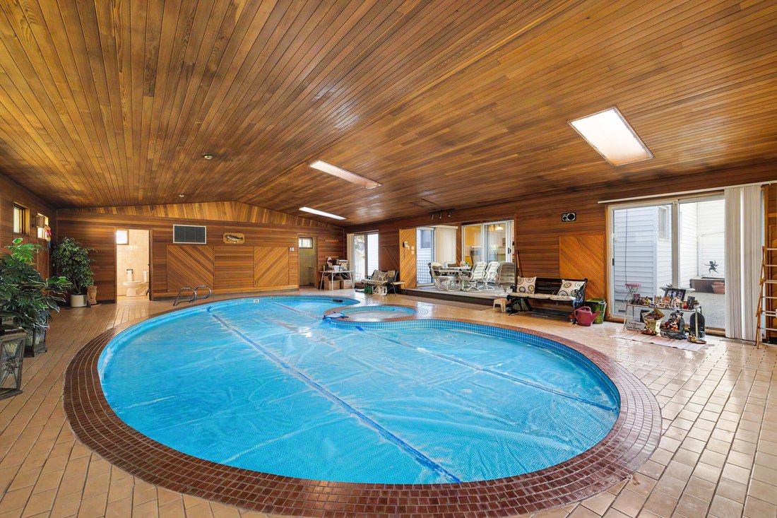 House in Edmonton, Alberta, Canada 5 - 17987006