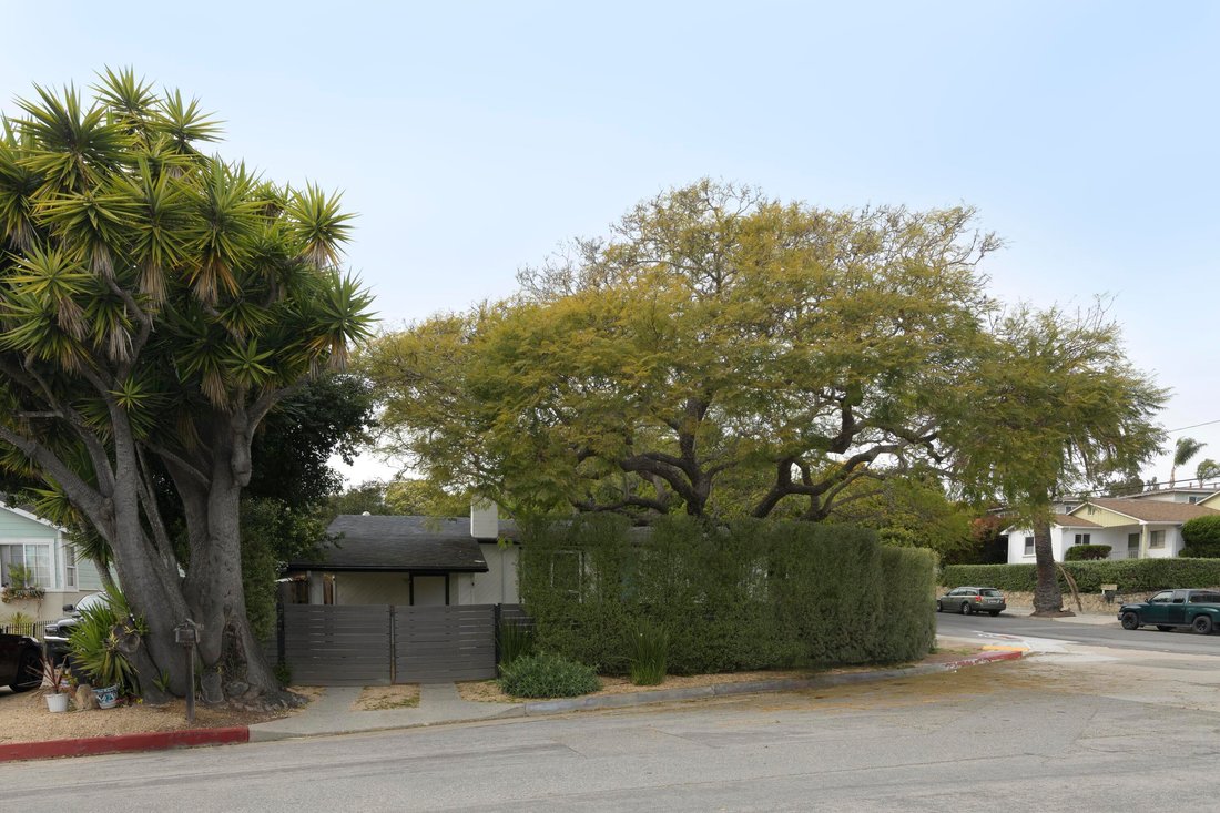 Santa Barbara, California, United States 3 - 17993383