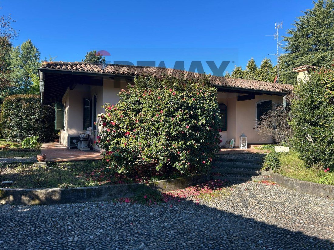 Villa in Arnate-Madonna in Campagna Area, Gallarate, Lombardy 2 - 17995518