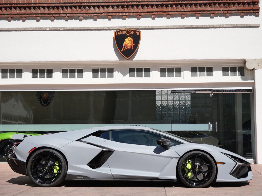 Coupe in Beverly Hills, CA, United States 2 - 17991815