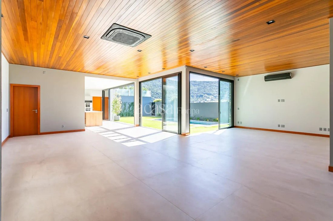 House in Florianópolis, State of Santa Catarina, Brazil 1 - 17984252