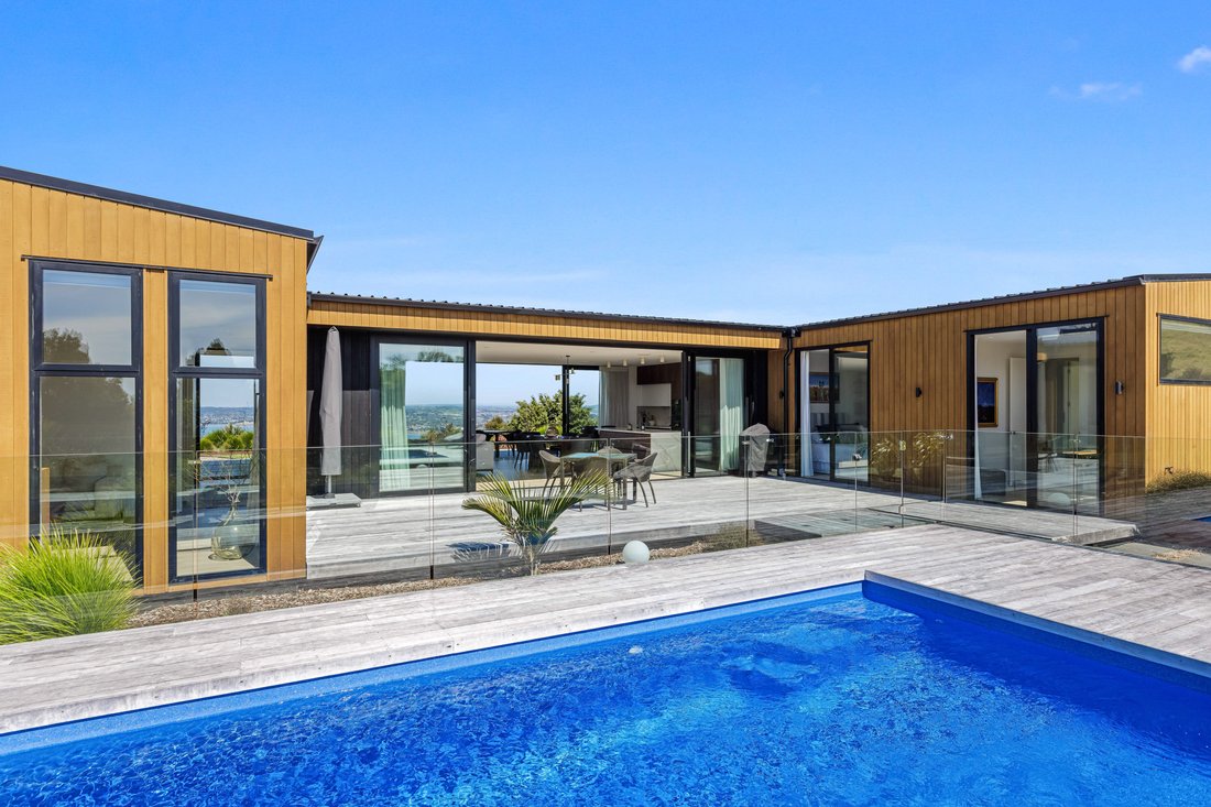 Waiwera, Auckland, New Zealand 1 - 17987128