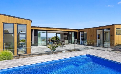 Waiwera, Auckland, New Zealand 1