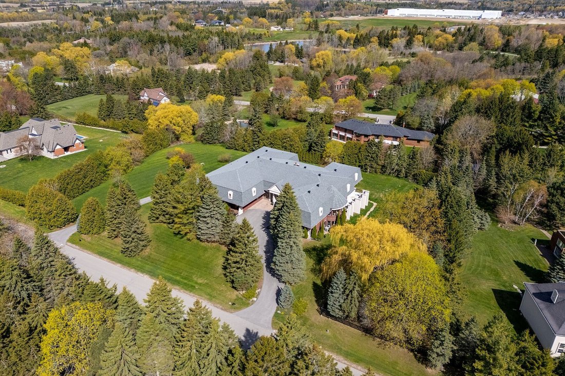 House in King City, Ontario, Canada 3 - 17985750