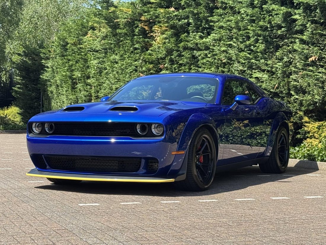 Coupe in Leatherhead, United Kingdom 4 - 17987939