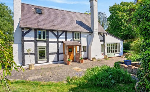Country House in Hartlebury, England 1