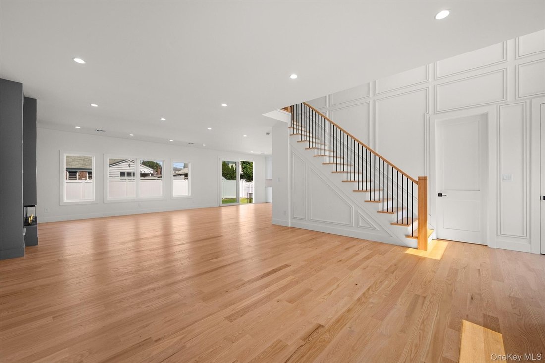 House in East Meadow, New York, United States 4 - 17995537