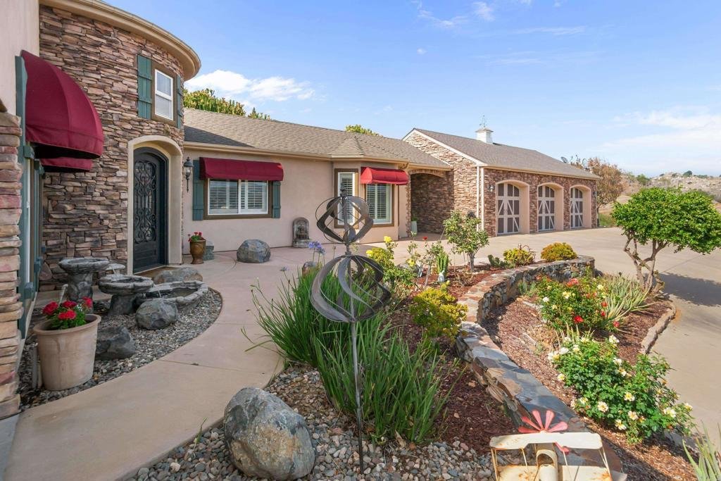 House in Vista, California, United States 4 - 17990316