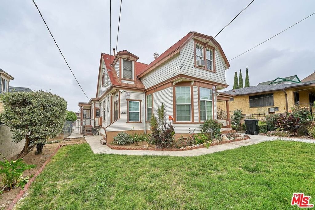 Los Angeles, California, United States 1 - 17994208
