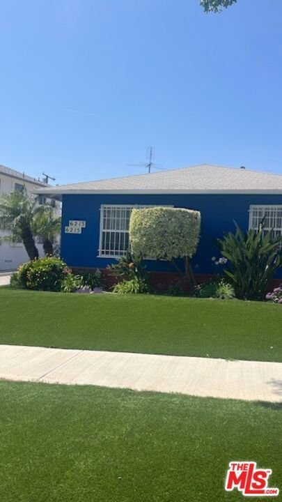 Los Angeles, California, United States 2 - 17987557
