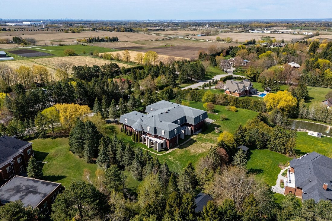 House in King City, Ontario, Canada 1 - 17985750