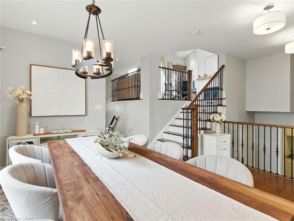 House in Milton, Ontario, Canada 5 - 17989571