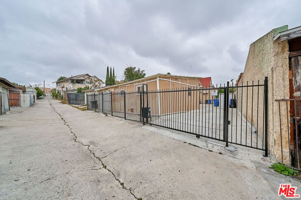 Los Angeles, California, United States 3 - 17994208