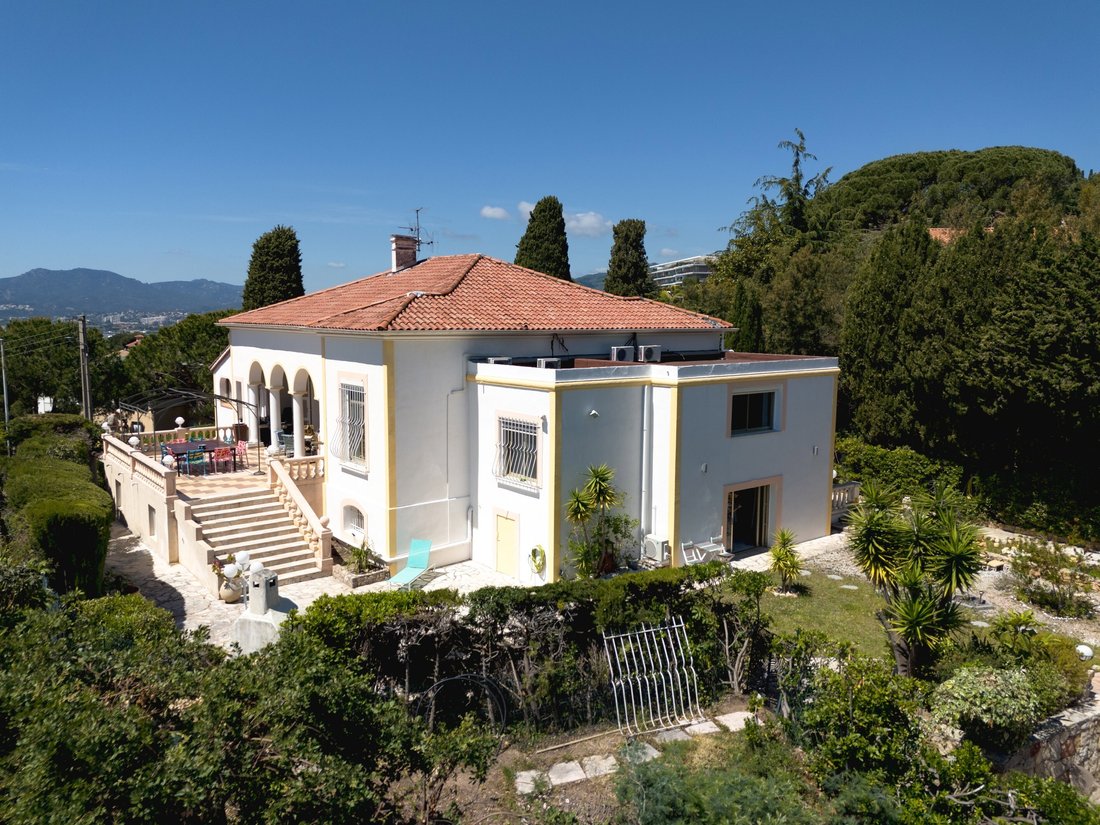 House in Saint Nicolas, Cannes, France 1 - 17994102
