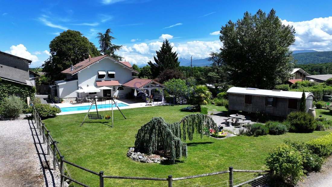 Estate in Chens-sur-Léman, Auvergne-Rhône-Alpes, France 1 - 17985984