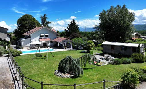Domaine à Massongy, Auvergne-Rhône-Alpes, France 1