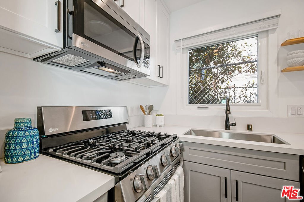 Santa Monica, California, United States 5 - 17987576