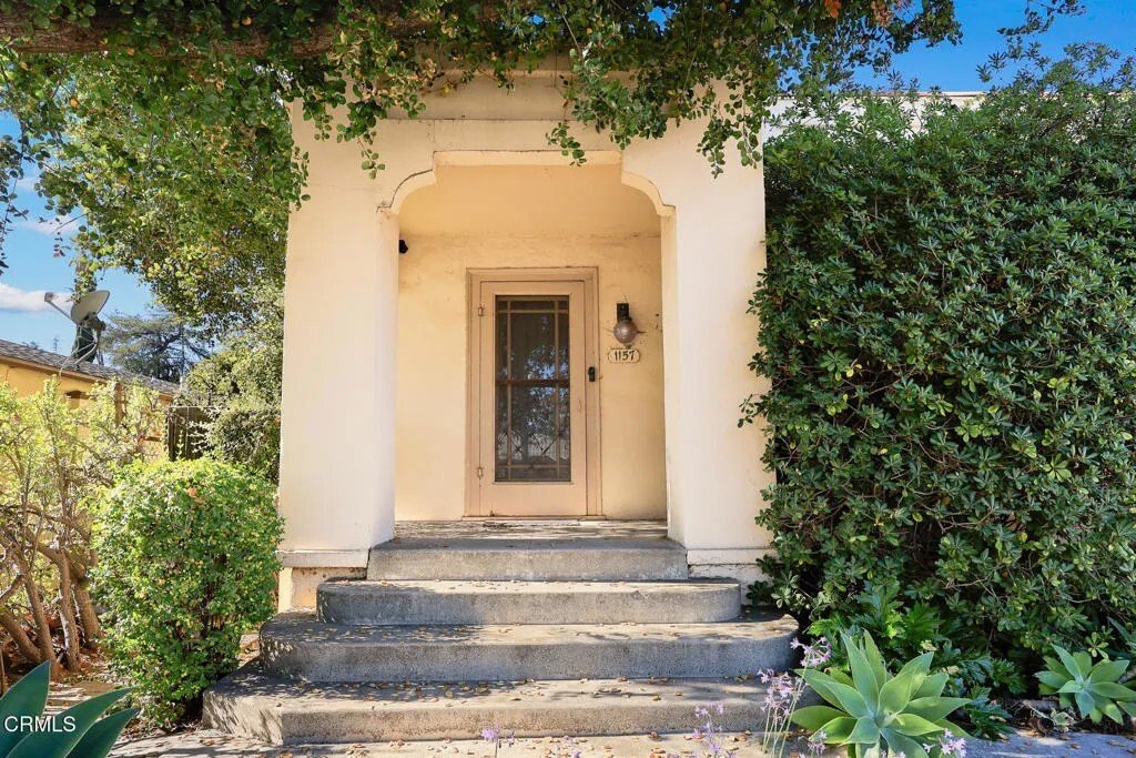 Altadena, California, United States 4 - 17994693