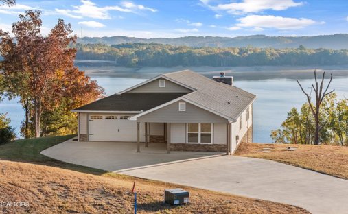 House in Dandridge, Tennessee, United States 1