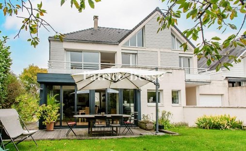 House in Centre Ville, Rueil-Malmaison, France 1